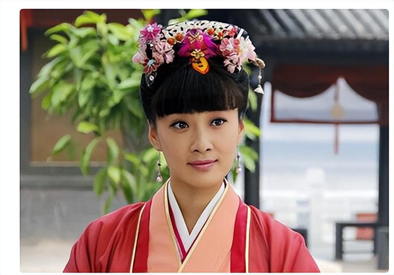 回顾14岁出道三次登春晚男友为娶李小冉花5亿她的选择让人心酸