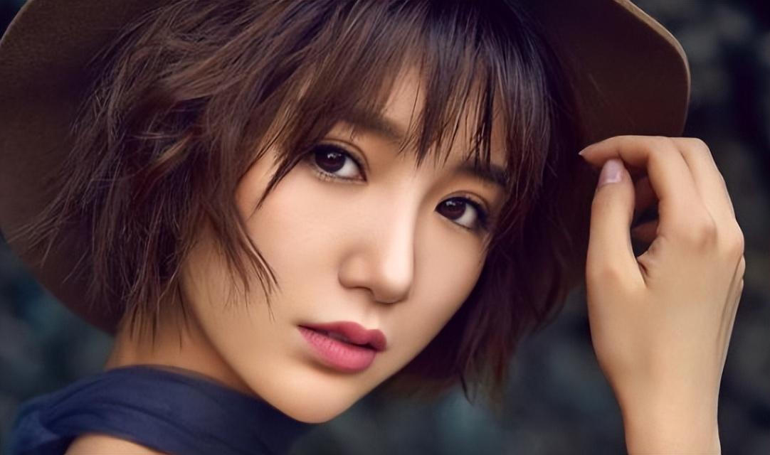 回顾毛晓彤出生被父亲扔进垃圾桶走红后被父亲索要5000万赡养费