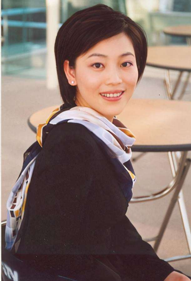 回顾劳春燕34岁进央视38岁做妈妈与丈夫孩子分居的苦乐年华