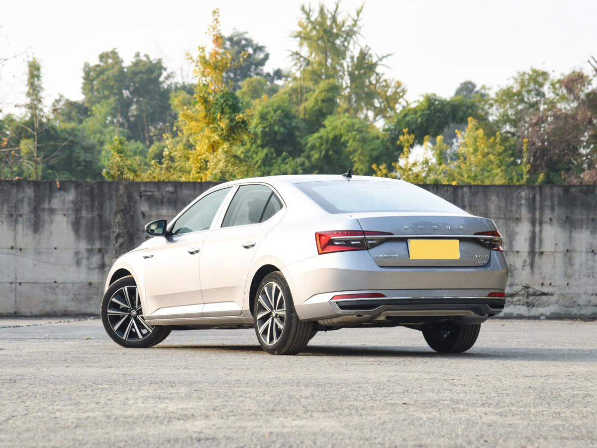 性价比中型车,尺寸媲美迈腾,价格是亮点,解读斯柯达速派