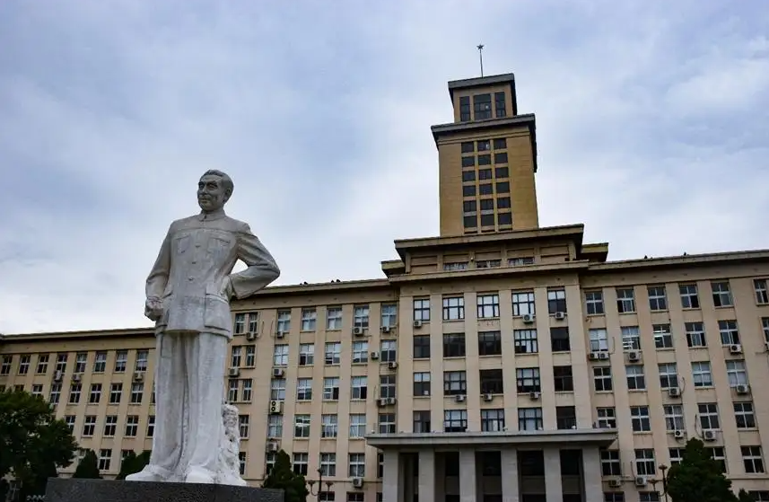 1990年夏,赵玉令的女儿赵庆香以优异的成绩,被南开大学化工专业录取