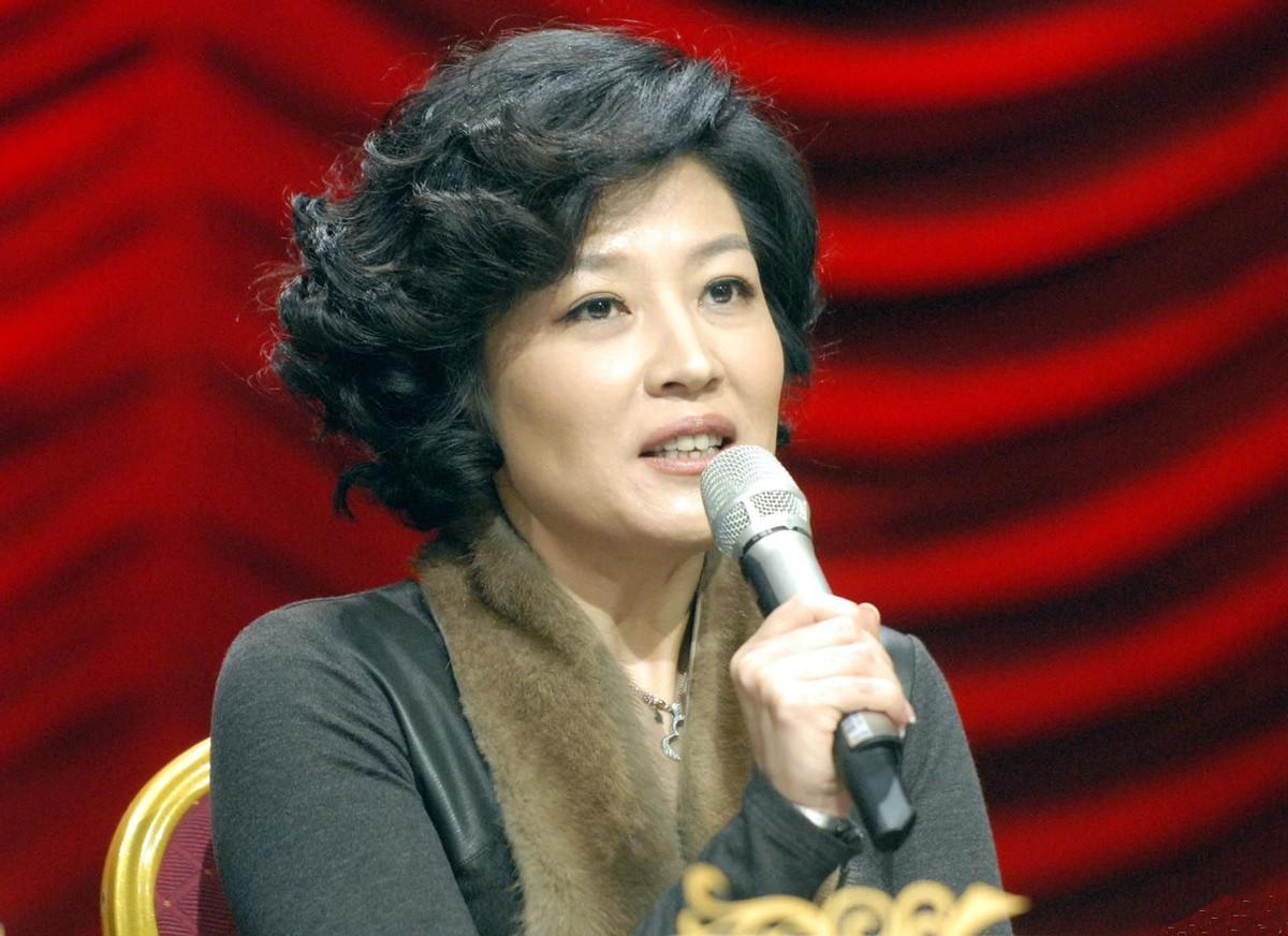 回顾哈文李咏病逝5年不改嫁坚持赡养公婆以后我就是您亲女儿