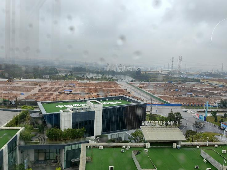 "一朵花,一根线,一匹布,一件衣,一个品牌",这就是广清纺织服装产业有