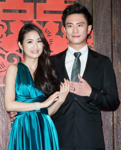 林依晨和林于超其实早在高中就认识了,只不过那时候的两人并没有交际.