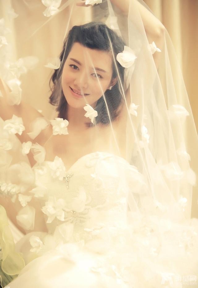 回顾一级演员王丽云与初恋丈夫分居10年明星女儿让她骄傲让她忧