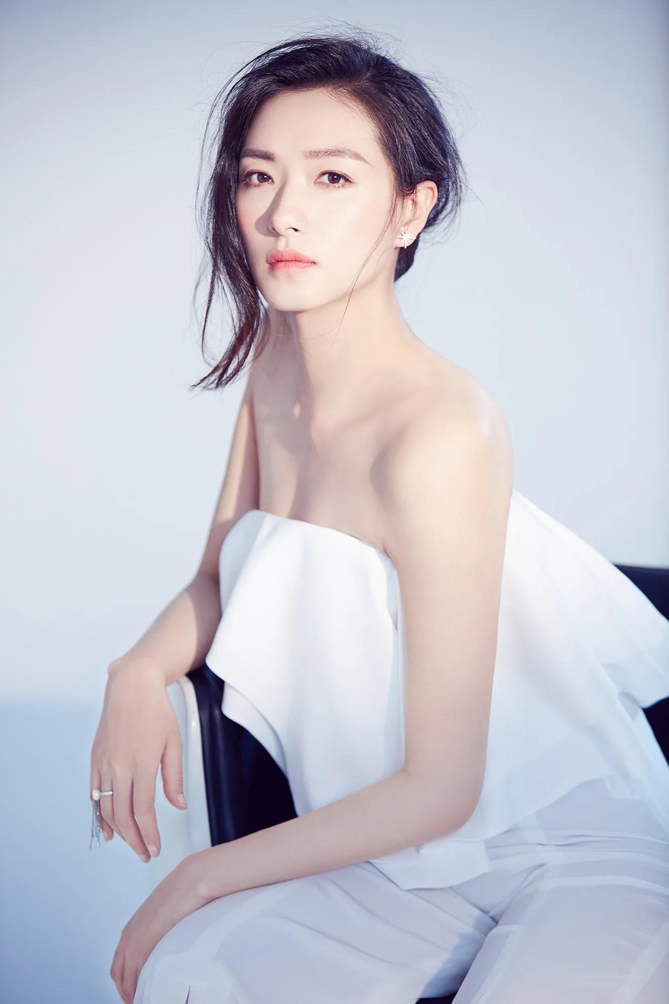 回顾演员万茜从坚定不婚不育到爱家宠女狂魔她经历了什么