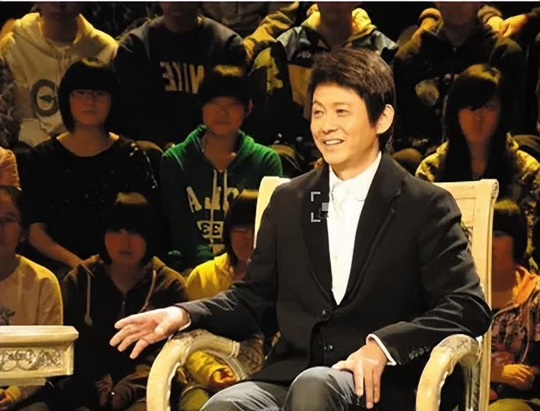 在程前眼中,不论是主持人还是拍戏当演员,都要严格要求自我,所以在