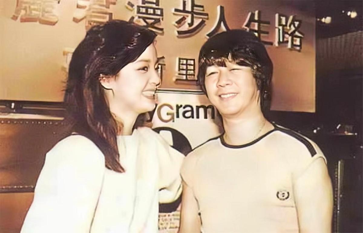 回顾被遗忘的一代笑匠许冠英因自卑终身未娶65岁孤独离世