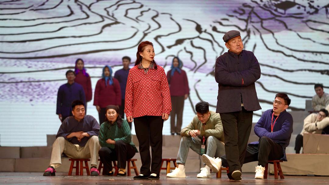 再现闽宁协作山海情歌舞剧杨岭村的故事在闽巡演