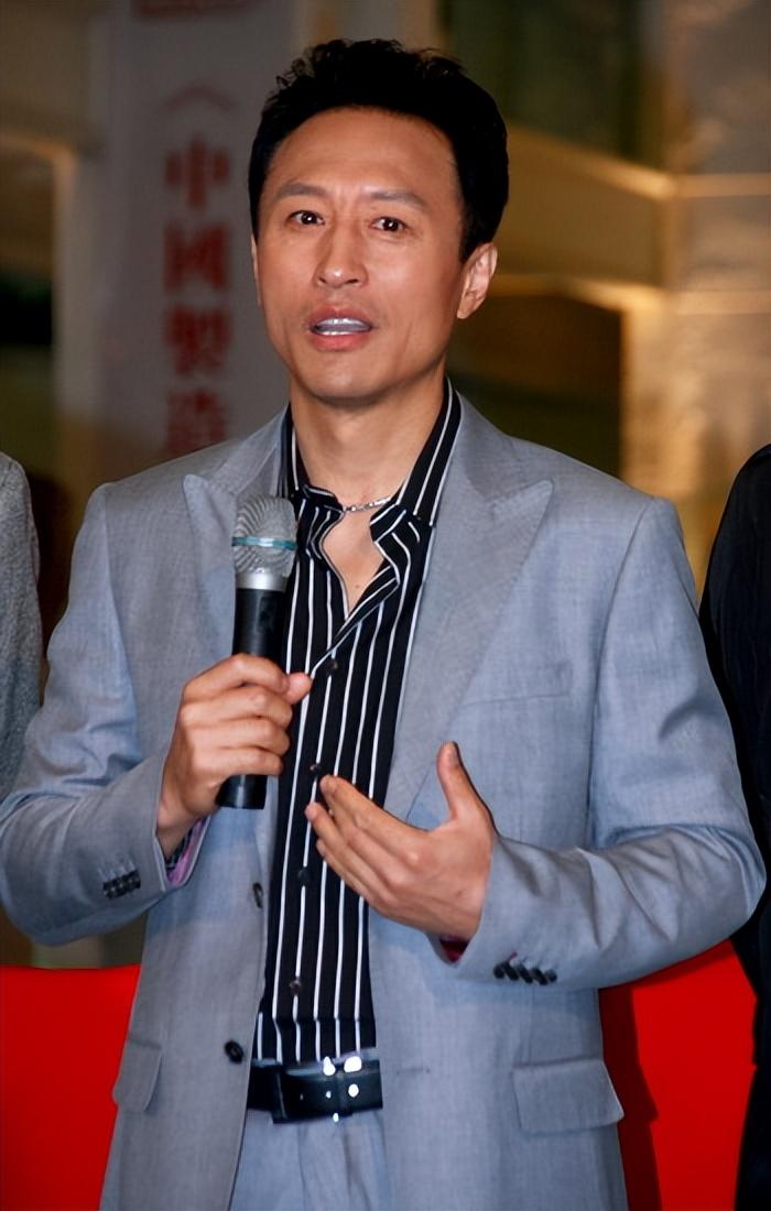 回顾演员王洛勇我这辈子正确的决定就是娶了一个平凡的妻子