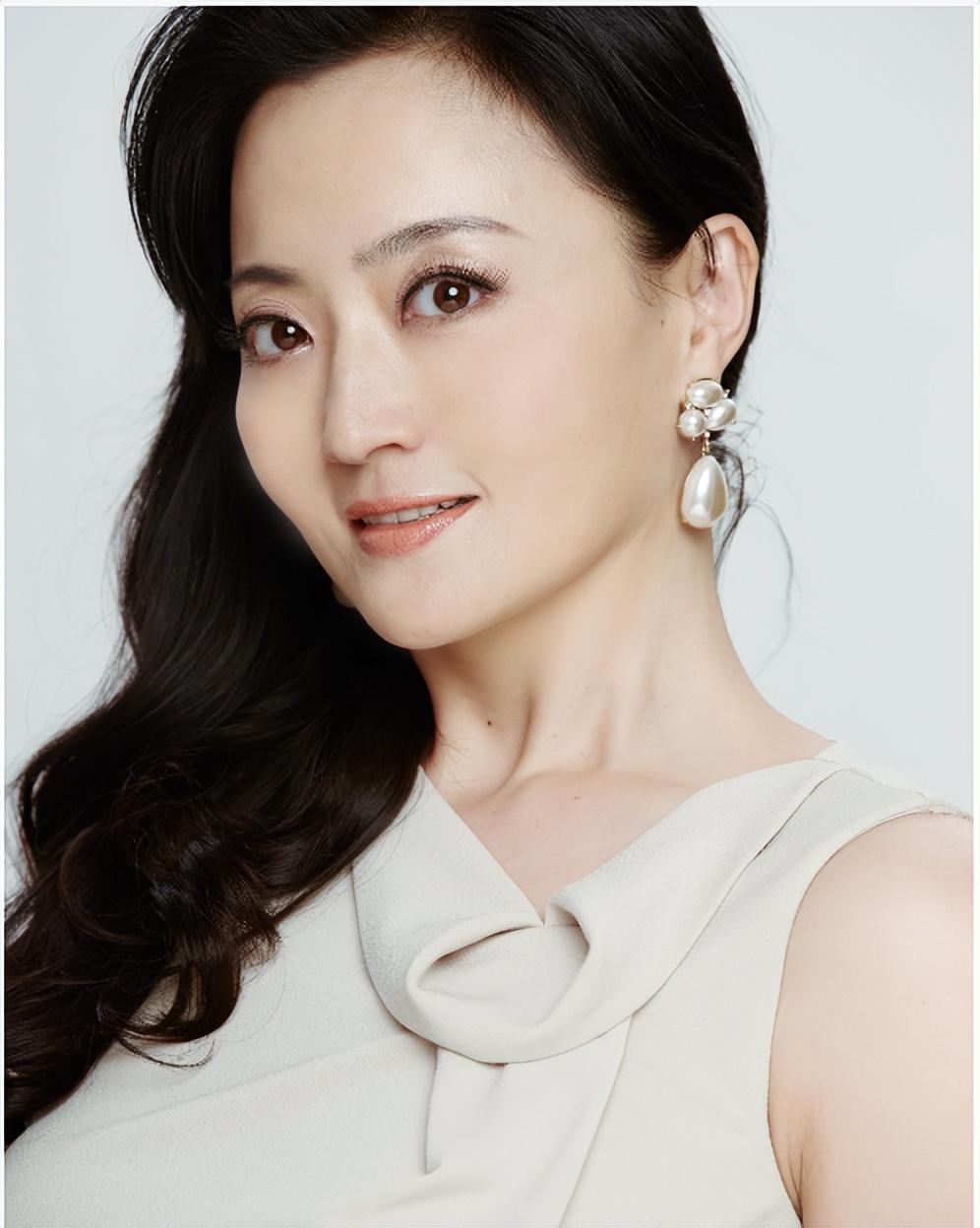 回顾主播沙桐二婚娶小12岁女演员55岁再离婚前妻原华怎样了