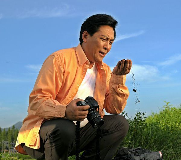 回顾唐国强之女唐莉早逝的母亲我再婚的父亲读懂亲情后泪满流