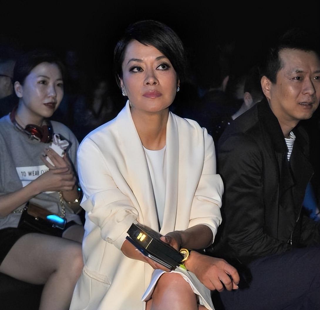 回顾毛阿敏40岁嫁百亿富商丈夫离世后260亿遗产由外人继承