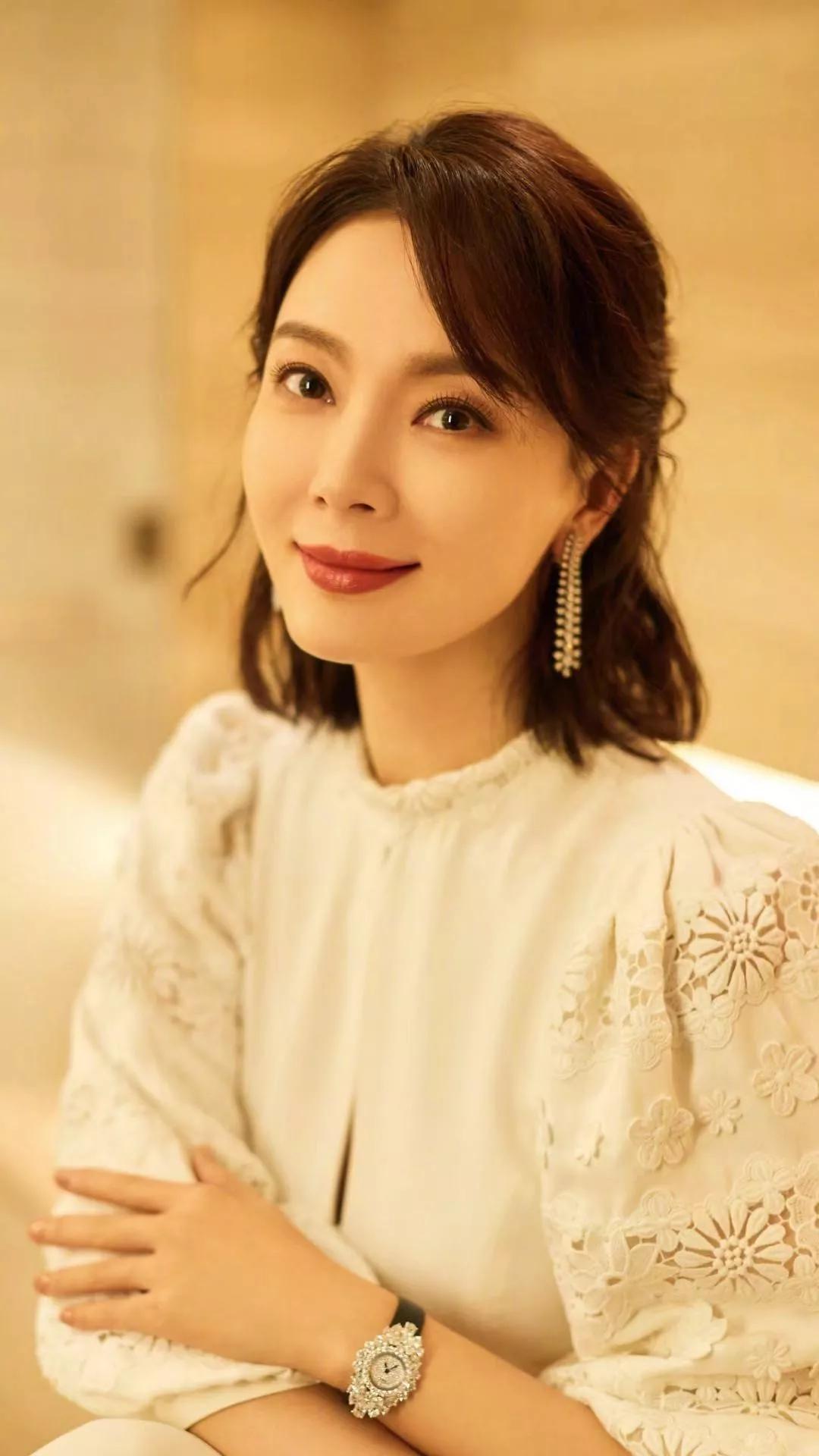 回顾知性美人陈数嫁大5岁钢琴家为继子放弃生育当后妈也幸福