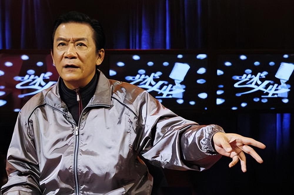 回顾相声大师侯耀文乐做女儿奴逝世后女儿和亲哥哥对簿公堂