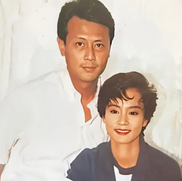 回顾刘雪华38岁流产52岁丈夫去世独居10年