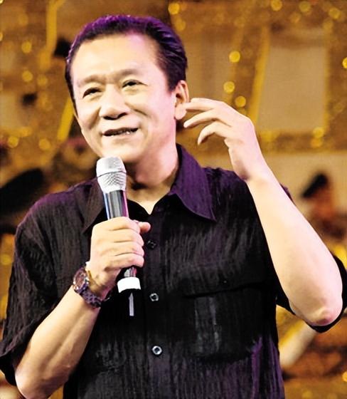 回顾相声大师侯耀文乐做女儿奴逝世后女儿和亲哥哥对簿公堂