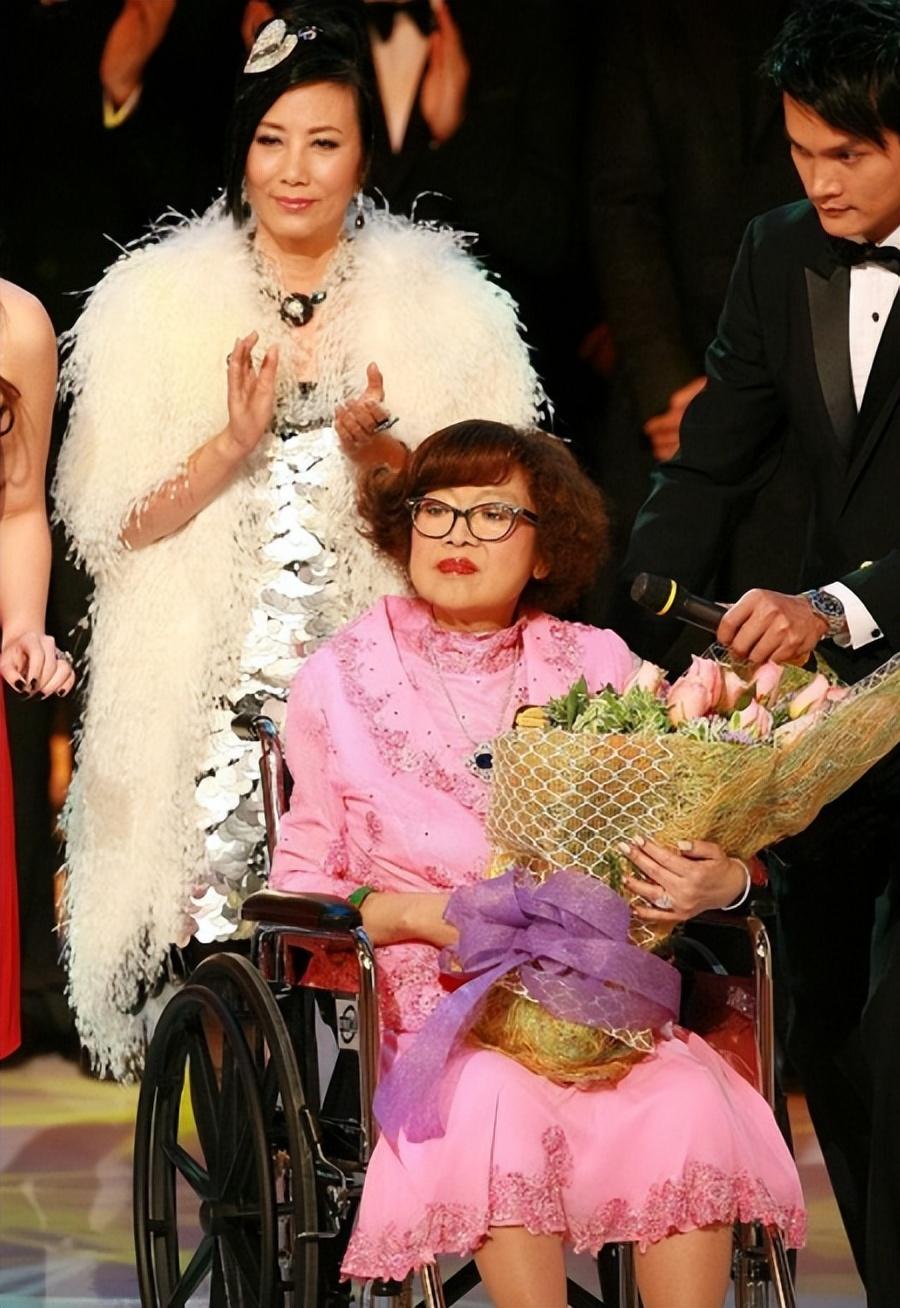 回顾郑欣宜目睹父亲郑少秋移情我不想母亲的悲剧在自己身上重演