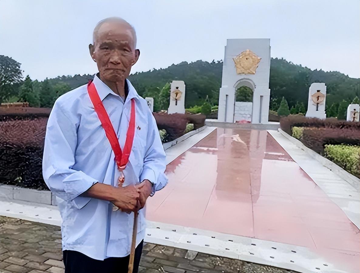 94年岳父与女婿闲聊提起埋在家乡的烈士女婿吃惊那是我爷爷