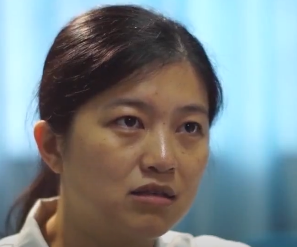 回顾无腿女孩嫁给残疾人为不让丈夫和自己留憾冒死生双胞胎