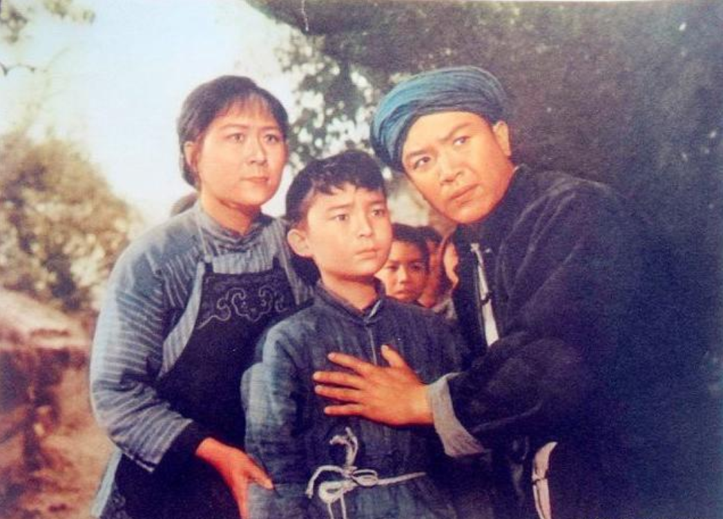 回顾那个因闪闪的红星走红的潘冬子如今怎样了