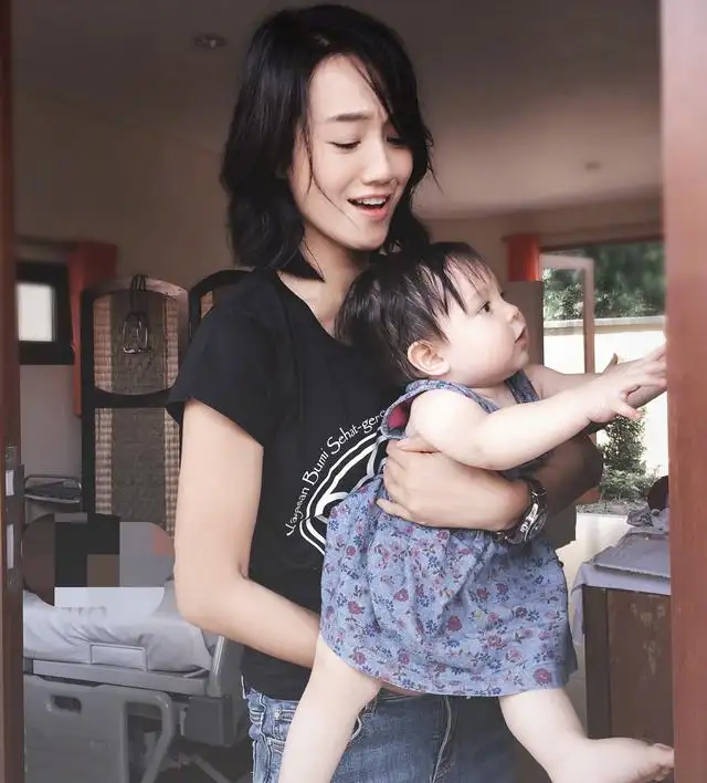 回顾朱丹我这辈子正确的决定就是在39岁高龄为小丈夫生儿子