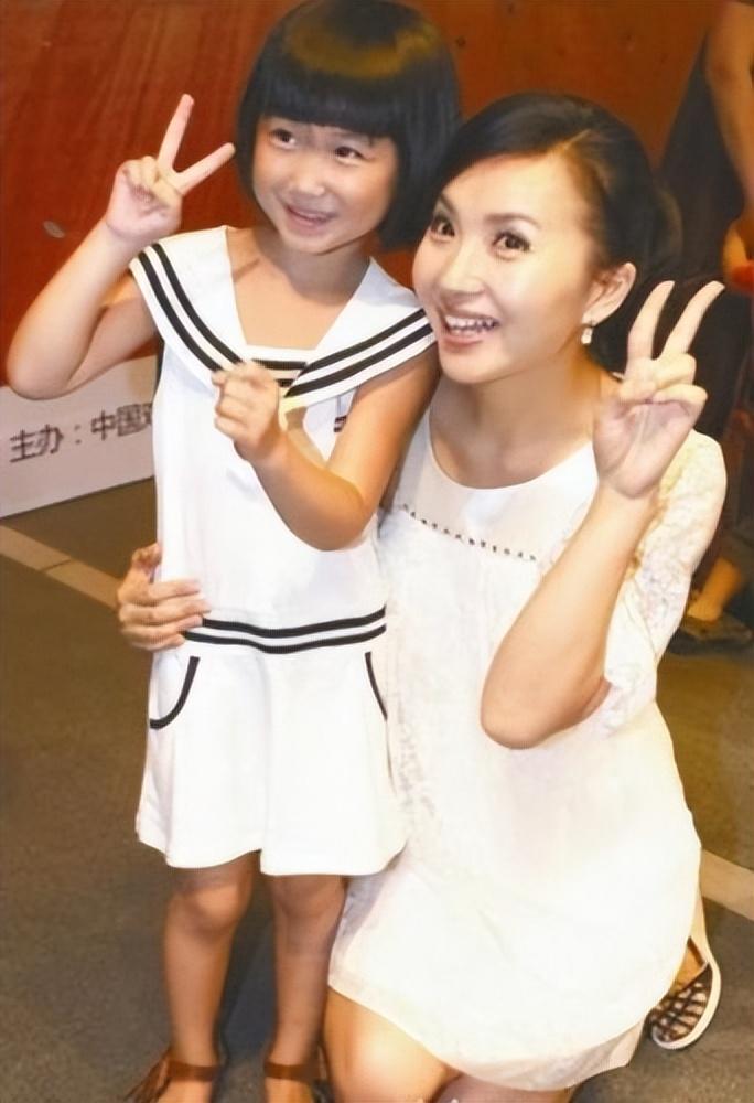 回顾陈好嫁大8岁富豪婚后连生三胎如今一家五口其乐融融