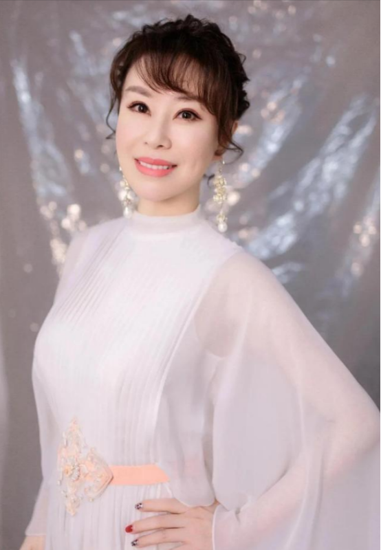 回顾祖海9登春晚恋上大37岁上司今47岁依旧单身