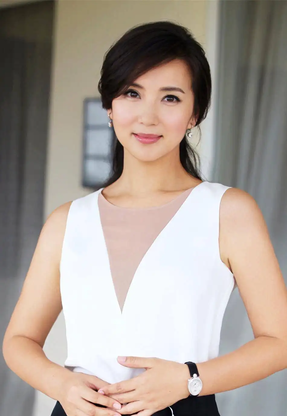 回顾陈好嫁大8岁富豪婚后连生三胎如今一家五口其乐融融