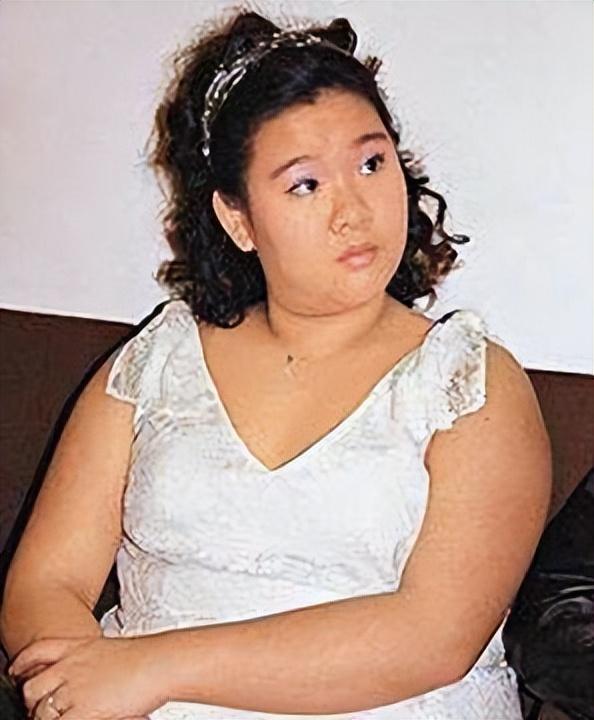 回顾沈殿霞女儿郑欣宜母亲去世父亲再婚继母用爱撑起一个家