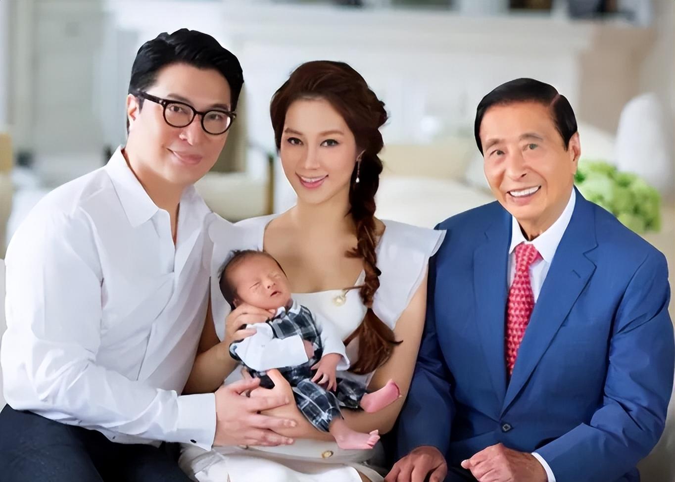 回顾徐子淇之母彭雪芳一手铺就豪门路希望她与李家诚天长地久