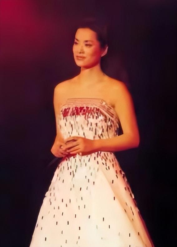 回顾毛阿敏40岁嫁百亿富商丈夫离世后260亿遗产由外人继承