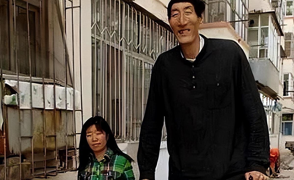 回顾中国第一巨人鲍喜顺不听医生忠告执意生子儿子身高多少