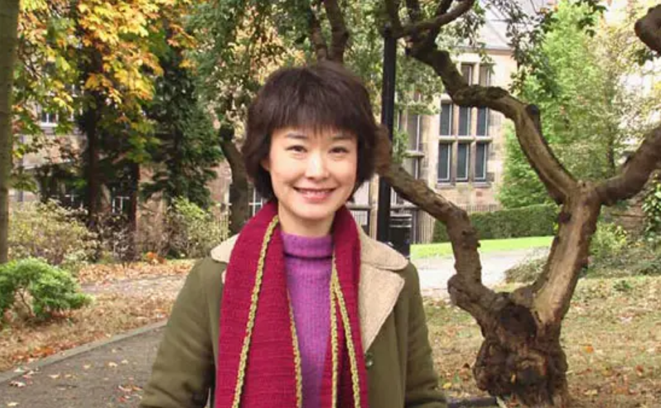 回顾主持人王雪纯我这辈子遗憾的事情就是没给丈夫生个孩子