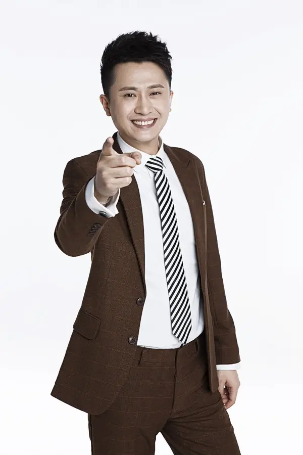 回顾杨帆老婆李枫嫁初恋男友婚后生两个女儿一家四口其乐融融