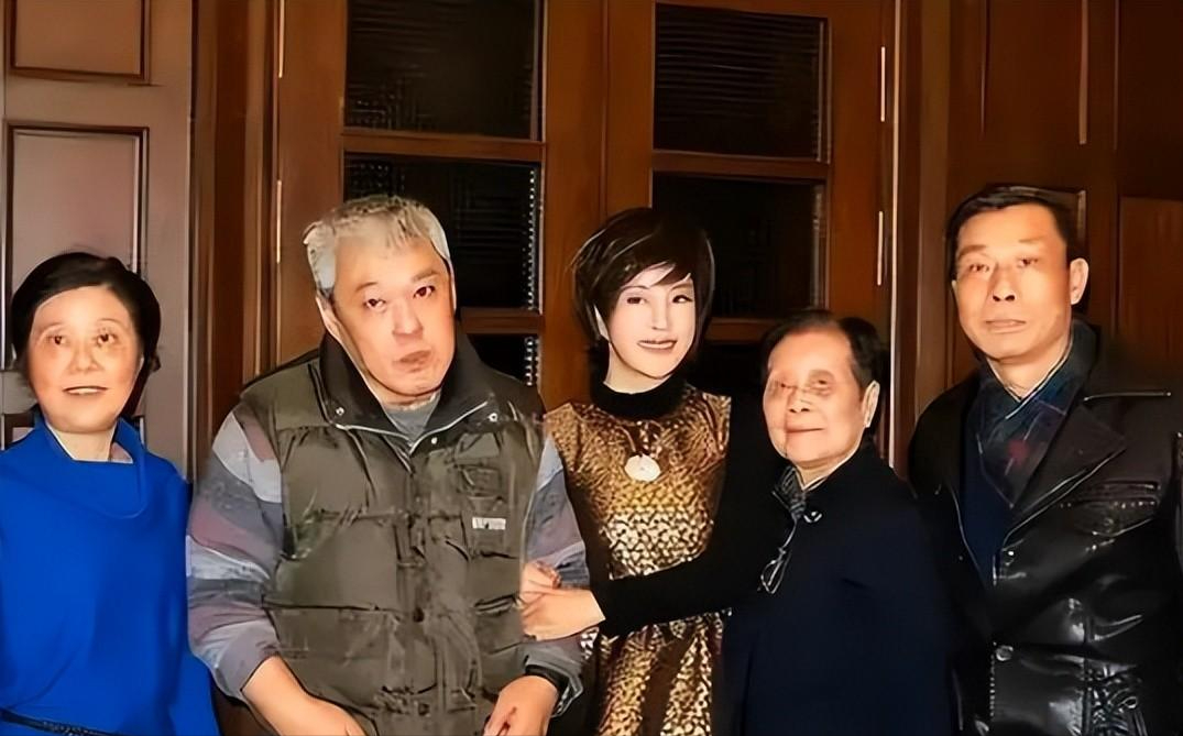生下残疾孩子的6位明星个个有钱难治让人同情成为终身遗憾