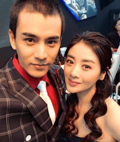 而一旁的李琳还没有发觉母亲的异样,一边给母亲分享自己的事情,还说