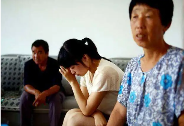 留学归国,惨遭杀害婚后,赵庆香和魏斌更加甜蜜,在学业上