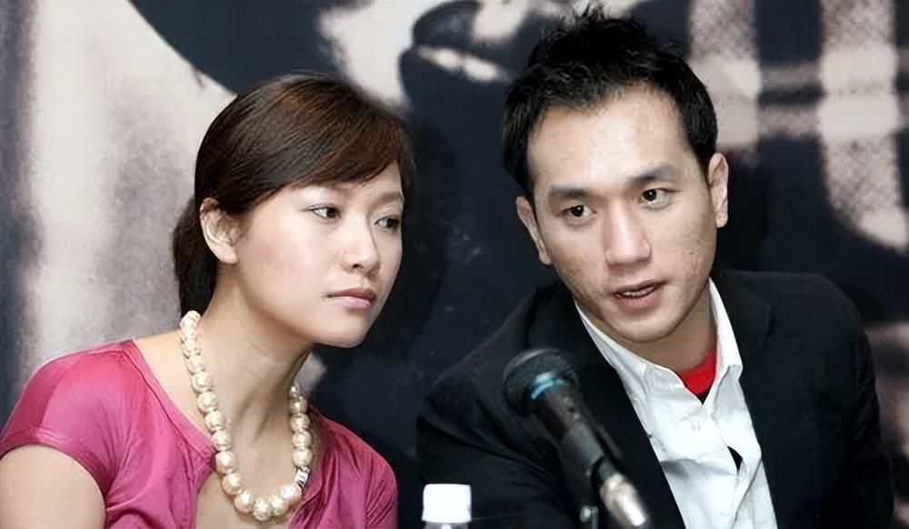 不但如此,在拍摄《倾城之恋》的时候,黄觉还和陈数也传出了绯闻,黄觉