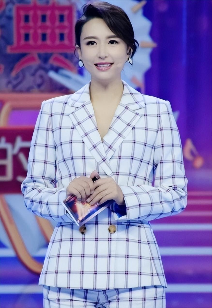 回顾主播张蕾34岁嫁圈外生意人婚后生一子直言对儿子有愧疚