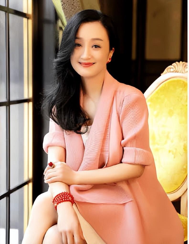 回顾演员杨昆58岁无儿无女退休金2500别墅被拍卖如今怎样了