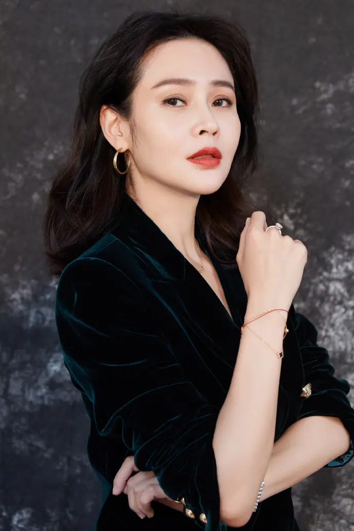 回顾"贵姐儿"于明加:人美戏好,为人低调不张扬,追求平淡生活