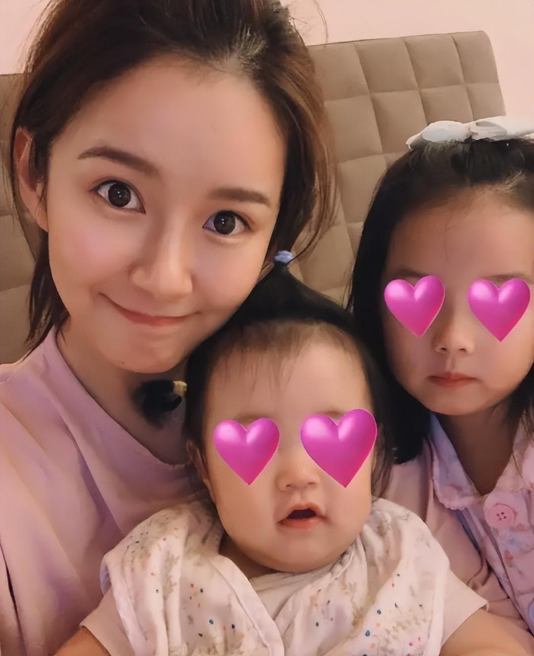 回顾陈赫二婚娶大1岁张子萱婚后连生二胎如今一家四口其乐融融