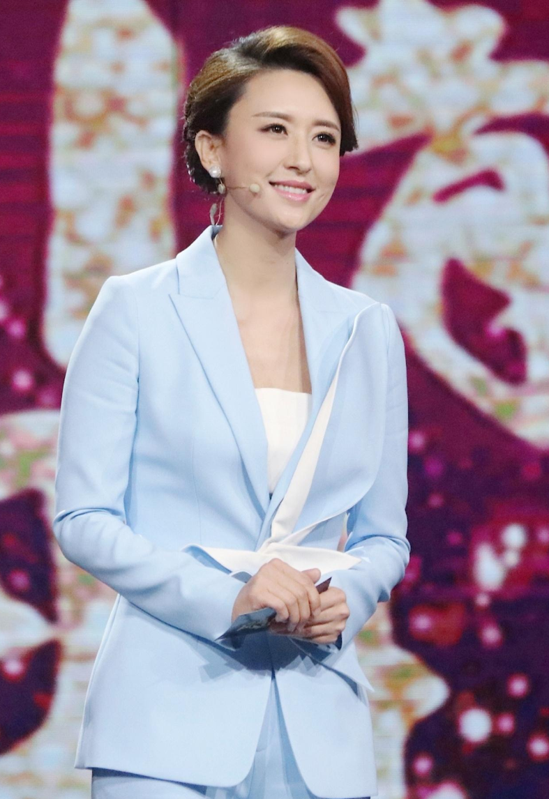 回顾主播张蕾34岁嫁圈外生意人婚后生一子直言对儿子有愧疚