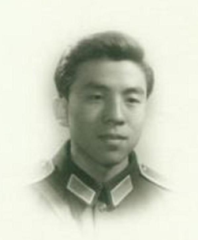 回顾杨洪基31岁娶初恋52岁凭滚滚长江东逝水走红今美满