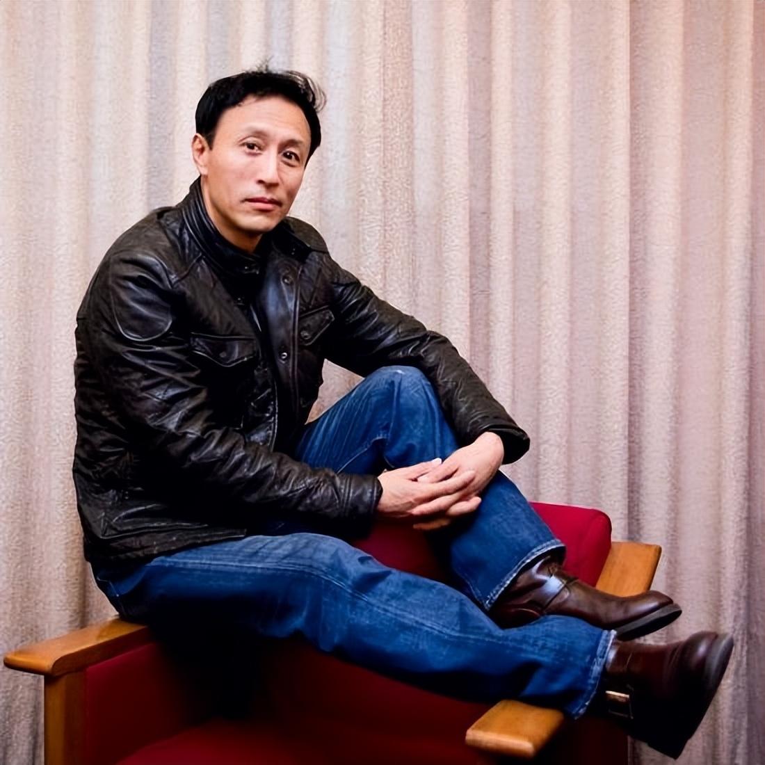 回顾演员王洛勇我这辈子正确的决定就是娶了一个平凡的妻子
