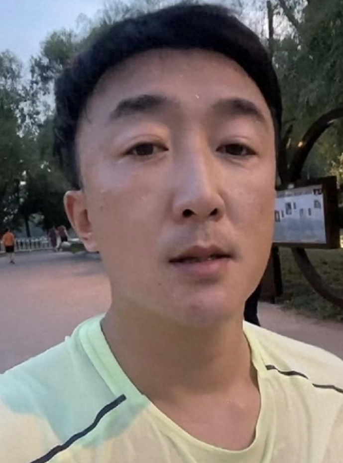 回顾刘伯勋40岁二胎得女41岁突然离世将悲痛留给妻子与儿女