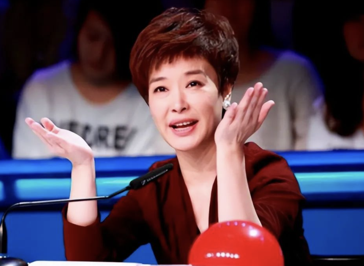 她因主持《正大综艺》走红全国,可那也正是她婚姻