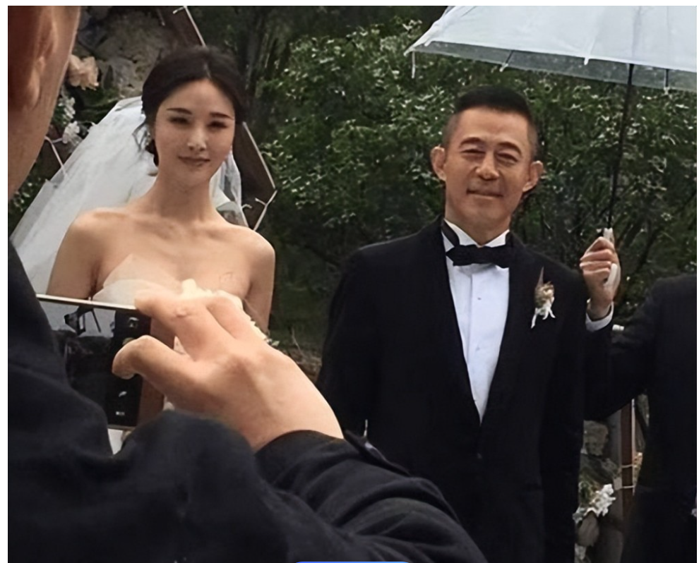 回顾15岁辍学卖猪肉50岁三婚娶90后娇妻侯勇的人生比戏精彩