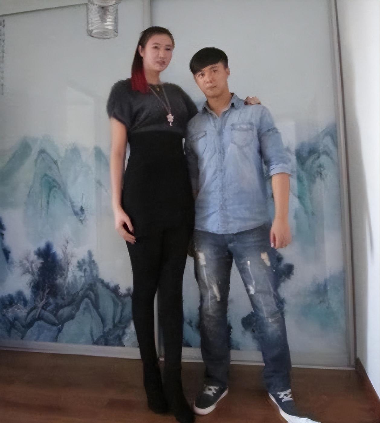 这个东北小伙名叫王金宝,其实他的身高也不低,足足有1.